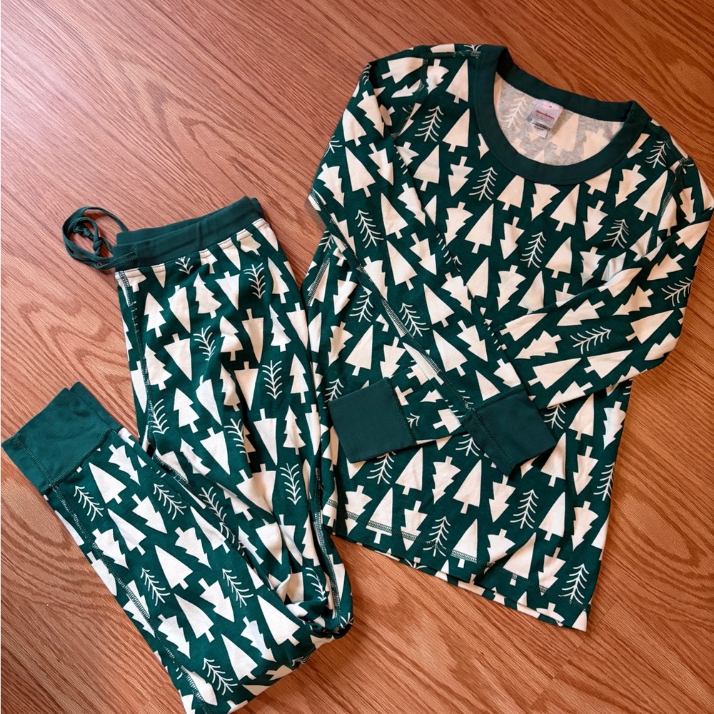 Women Green Happy Trees Print Pajama Set Size M